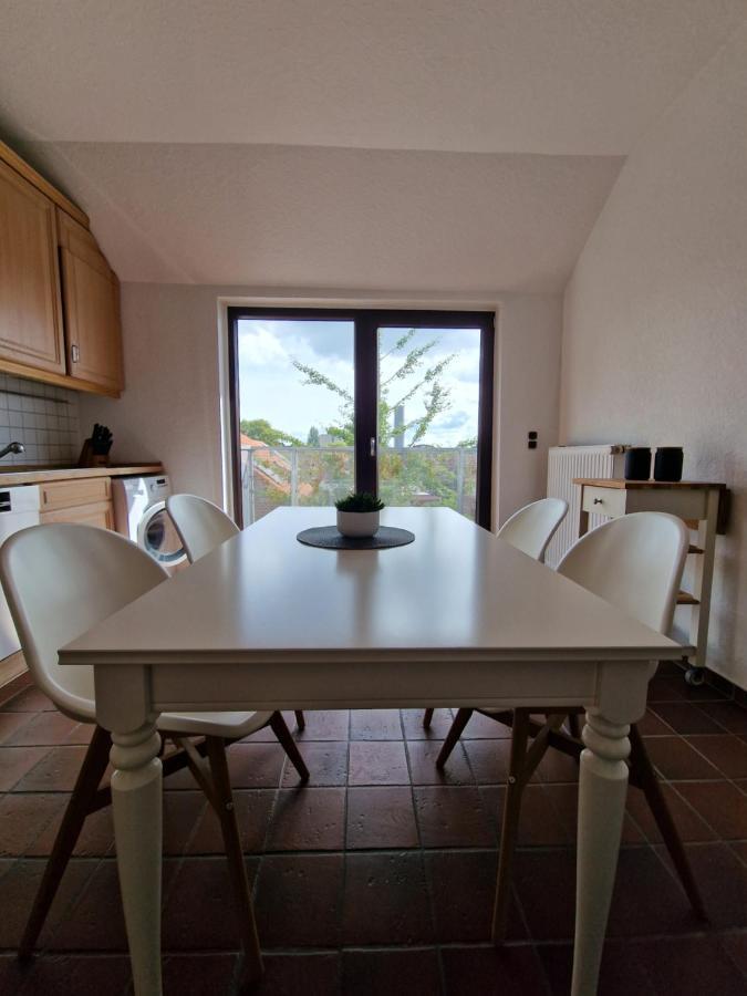 98Qm Wohnung Im Villenviertel - Voll Ausgestattet Mit Balkon Und Kamin - Wlan Gratis Вільгельмсгафен Екстер'єр фото