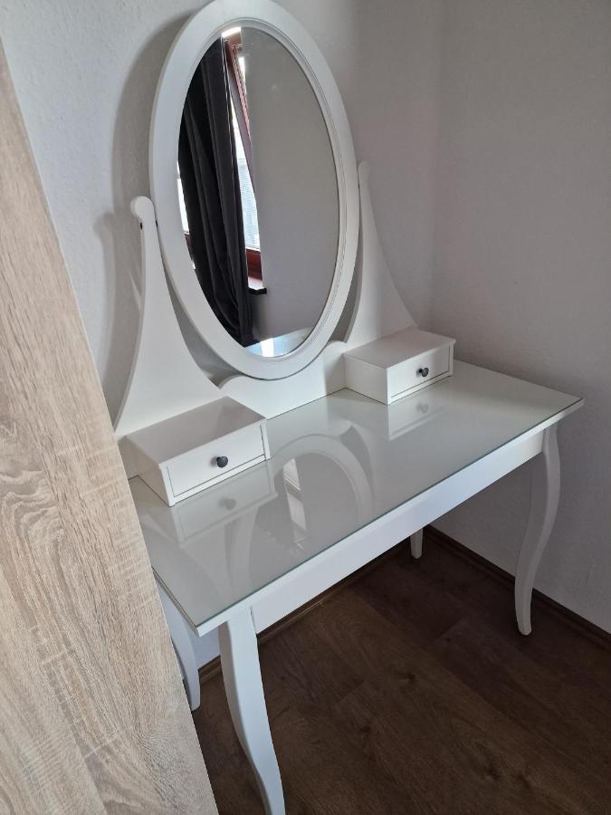 98Qm Wohnung Im Villenviertel - Voll Ausgestattet Mit Balkon Und Kamin - Wlan Gratis Вільгельмсгафен Екстер'єр фото