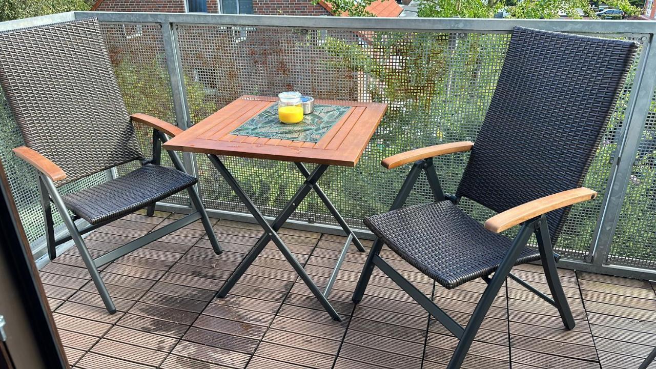 98Qm Wohnung Im Villenviertel - Voll Ausgestattet Mit Balkon Und Kamin - Wlan Gratis Вільгельмсгафен Екстер'єр фото
