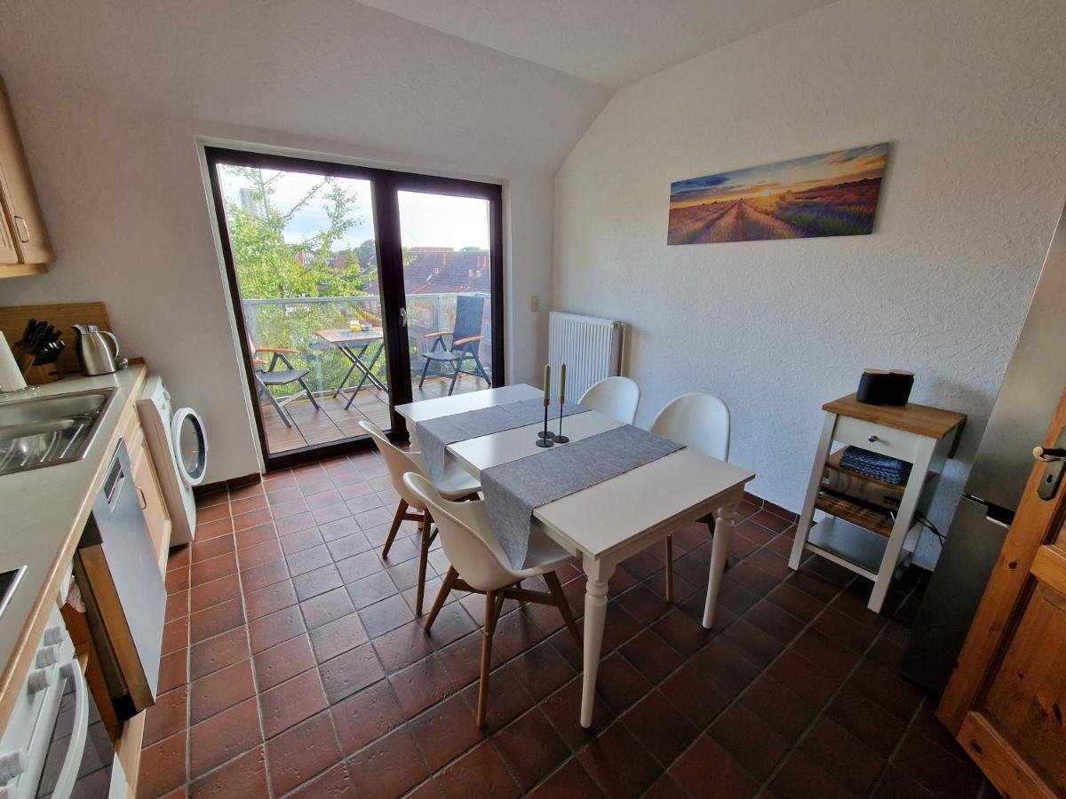 98Qm Wohnung Im Villenviertel - Voll Ausgestattet Mit Balkon Und Kamin - Wlan Gratis Вільгельмсгафен Екстер'єр фото